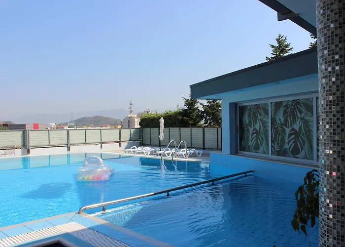 Luander Otel Tiran